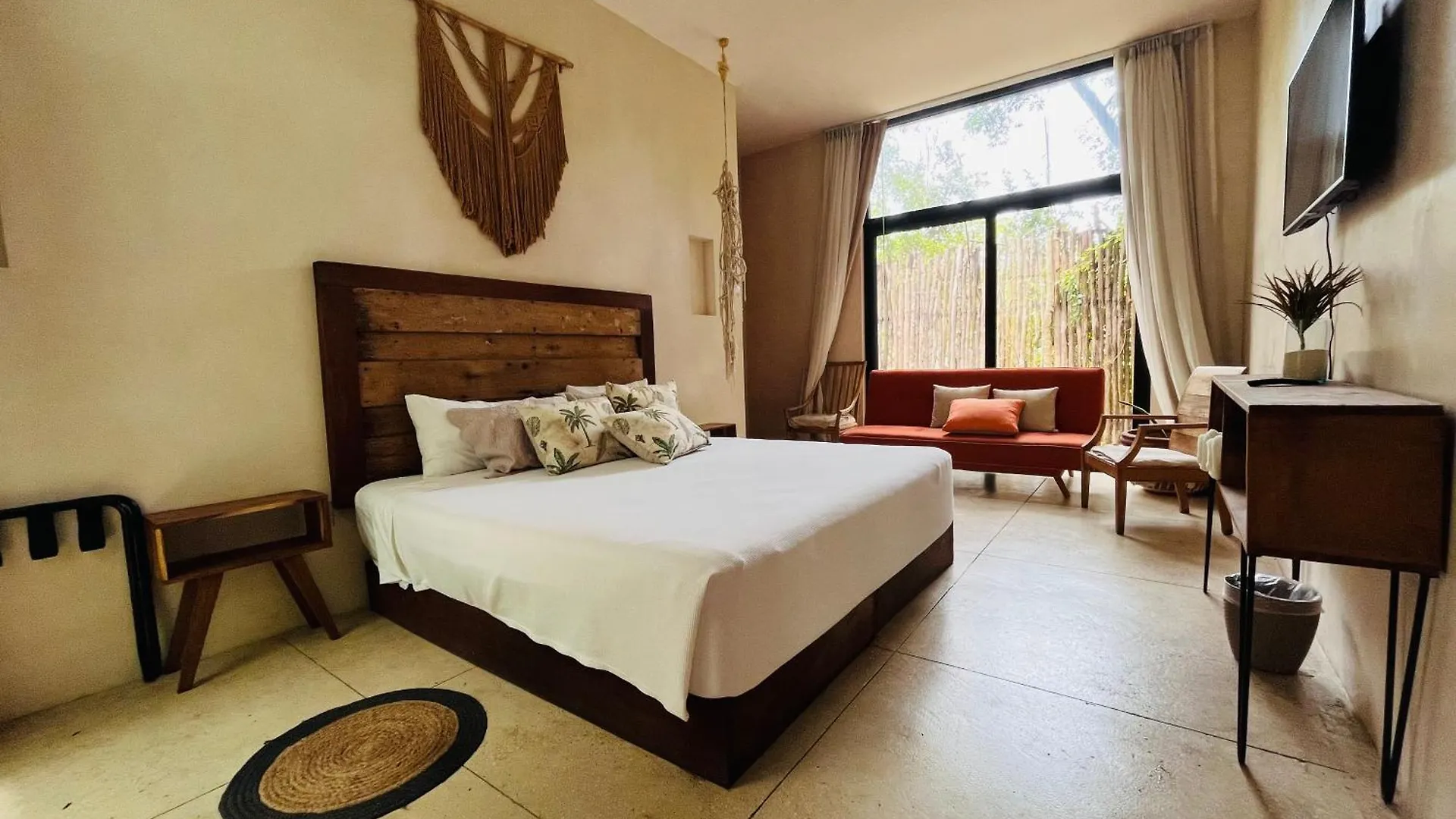 Luxe 3Br Stay - Private Terrace, Pool & Vibes 툴룸 아파트