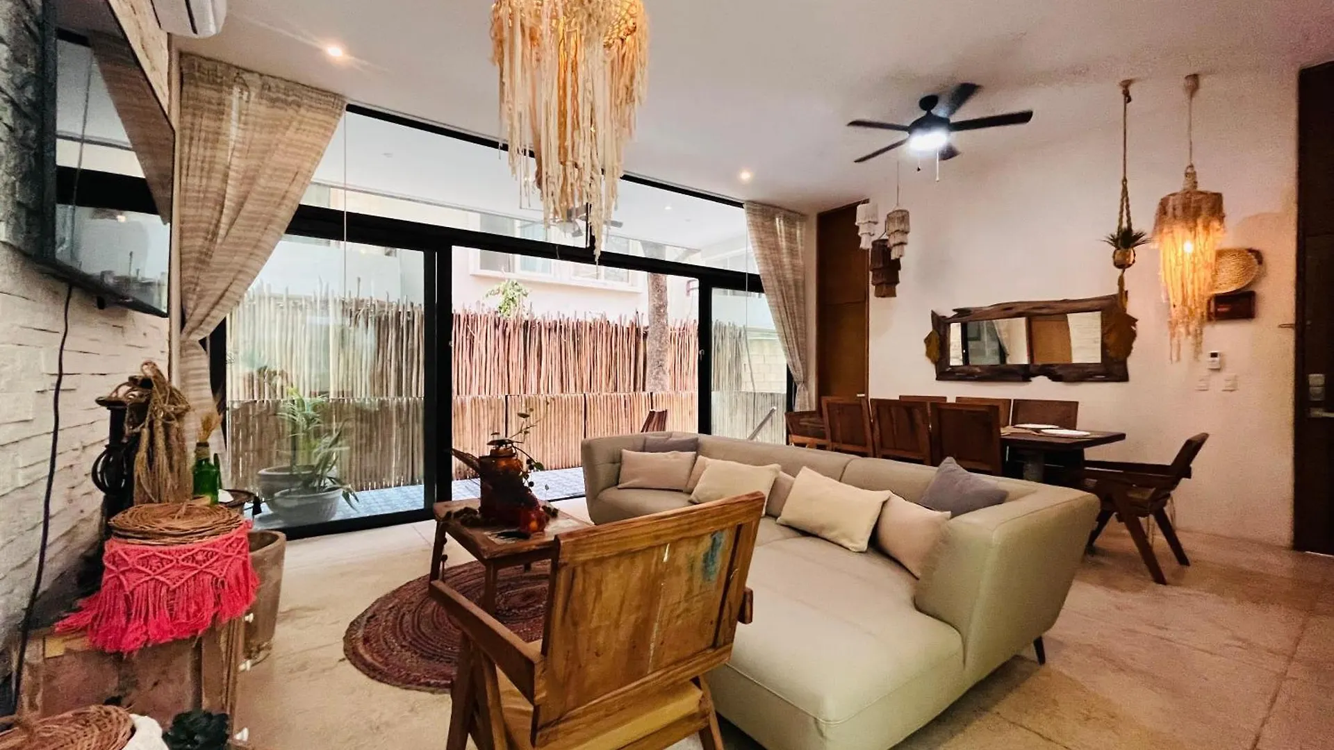 Luxe 3Br Stay - Private Terrace, Pool & Vibes 툴룸