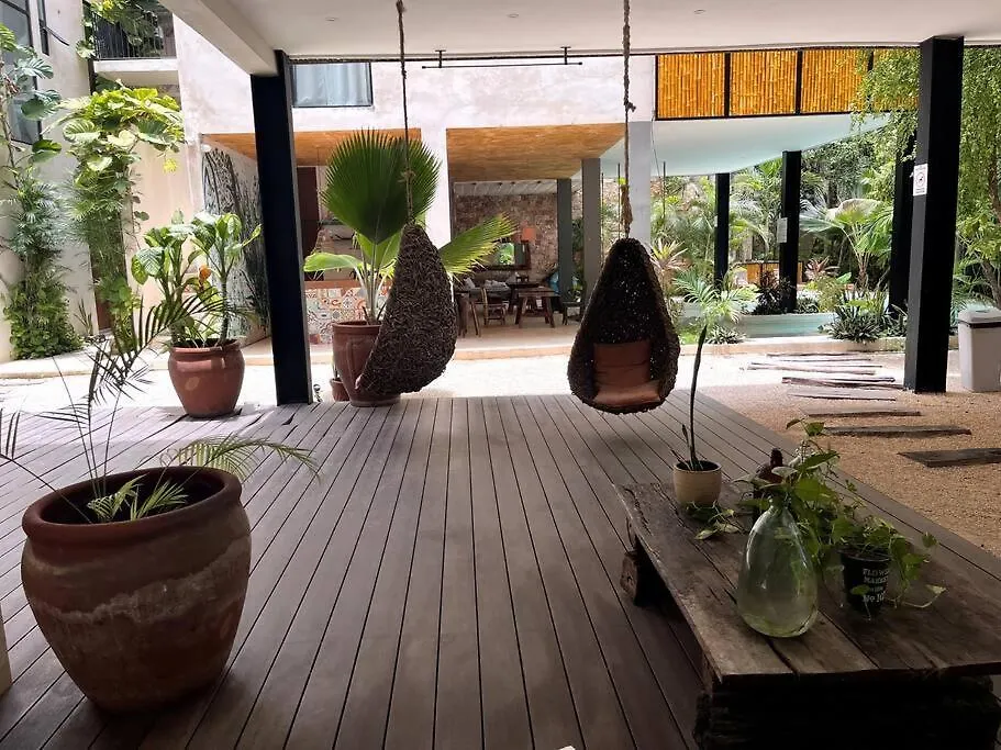 Luxe 3Br Stay - Private Terrace, Pool & Vibes 툴룸 아파트